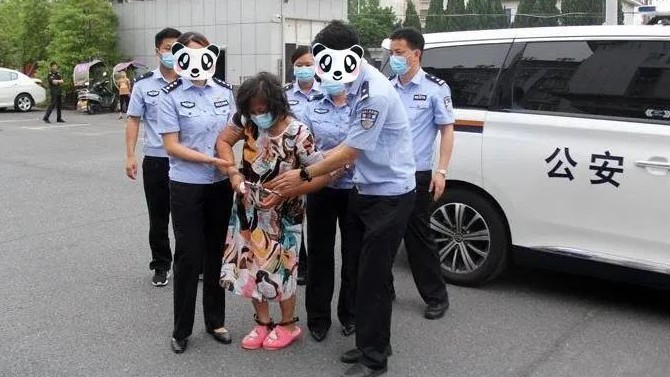 涉嫌杀害13岁少年被押,30年前的命案画上句号。江西省新余市分宜县公安局终破悬案