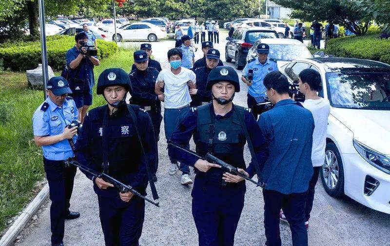 华德尚被抓获,杀害一家五口潜逃18年的嫌疑人落网!警方曾悬赏10万缉凶