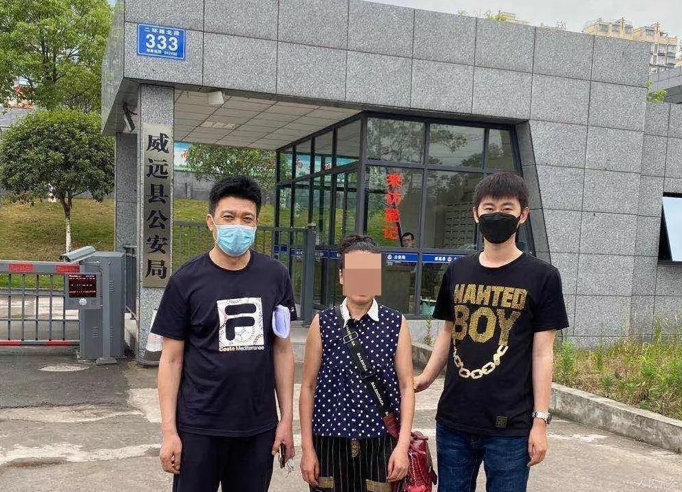 出租或出售实名手机卡、银行卡等,属于帮助信息网络犯罪,天津警方抓获嫌疑人李某等3人。