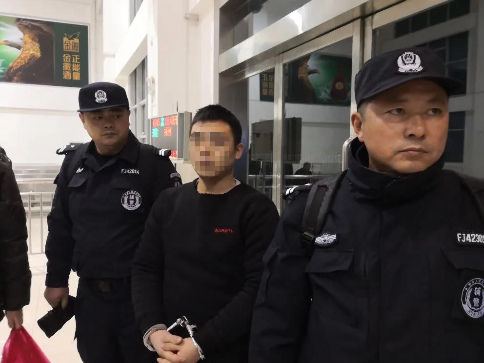 79人落网，缴枪93支！警方破获重大网络贩枪案