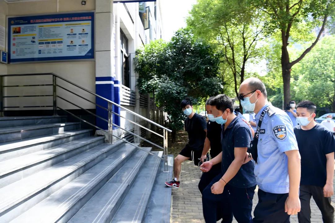 10块钱引发命案,潜逃23年终自首