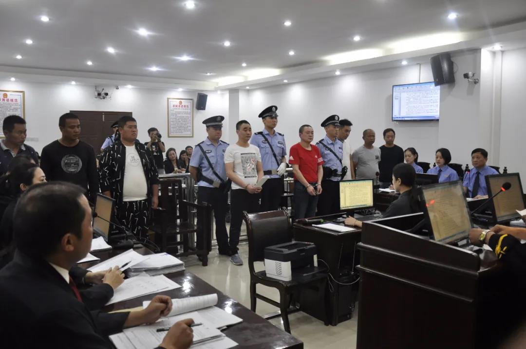 卧底、盯梢、围猎干部……非法采砂者:“没人敢查我!”