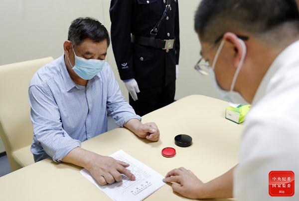 外逃职务犯罪嫌疑人张纪华回国投案,其为山东双花制药有限公司法定代表人