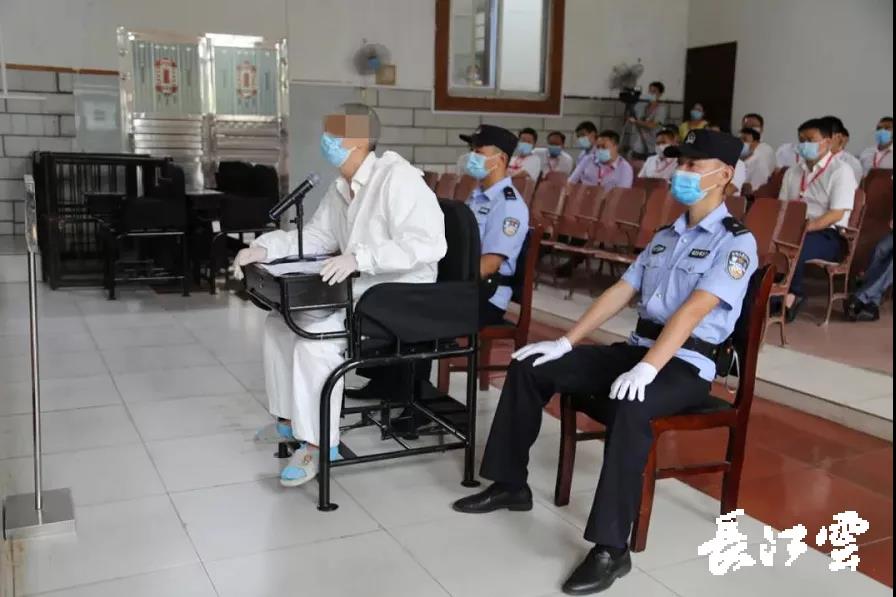 “警匪一家亲”、“收受贿赂款”?男子诬告陷害一线民警获刑一年!