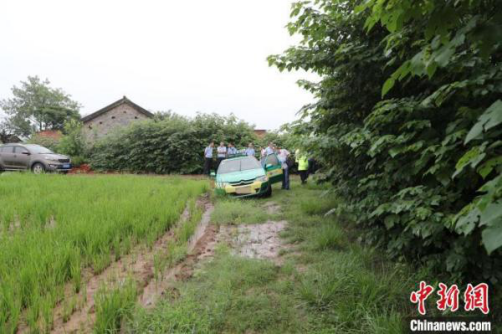 全国新闻速览8月21日星期五,农历七月初三(出租车遭抢劫,民警“循臭味”抓获犯罪嫌疑人)