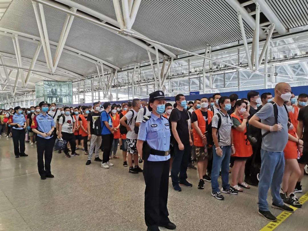 全链条打击犯罪团伙——上海警方破获一起特大假冒注册商标案