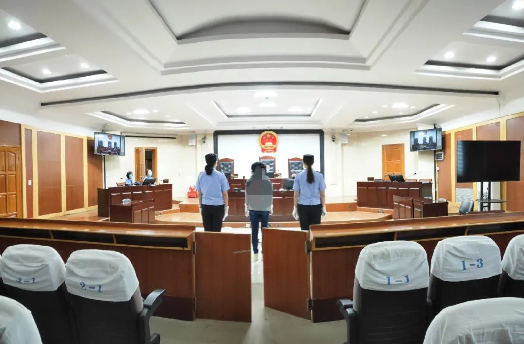 117户居民、17名医护被隔离,都是因为这2人