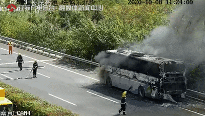 法制新闻速览10月9日星期五,农历八月廿三(南京高速一大客车自燃烧成空壳,车上52人无一受伤)