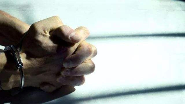 新闻速览12月7日星期一,农历十月廿三(这个省207名干部主动投案!)