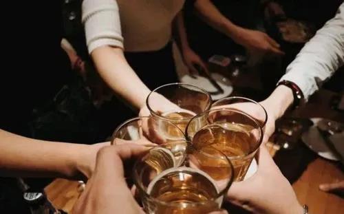 同学聚餐后死亡，27人全被判担责！