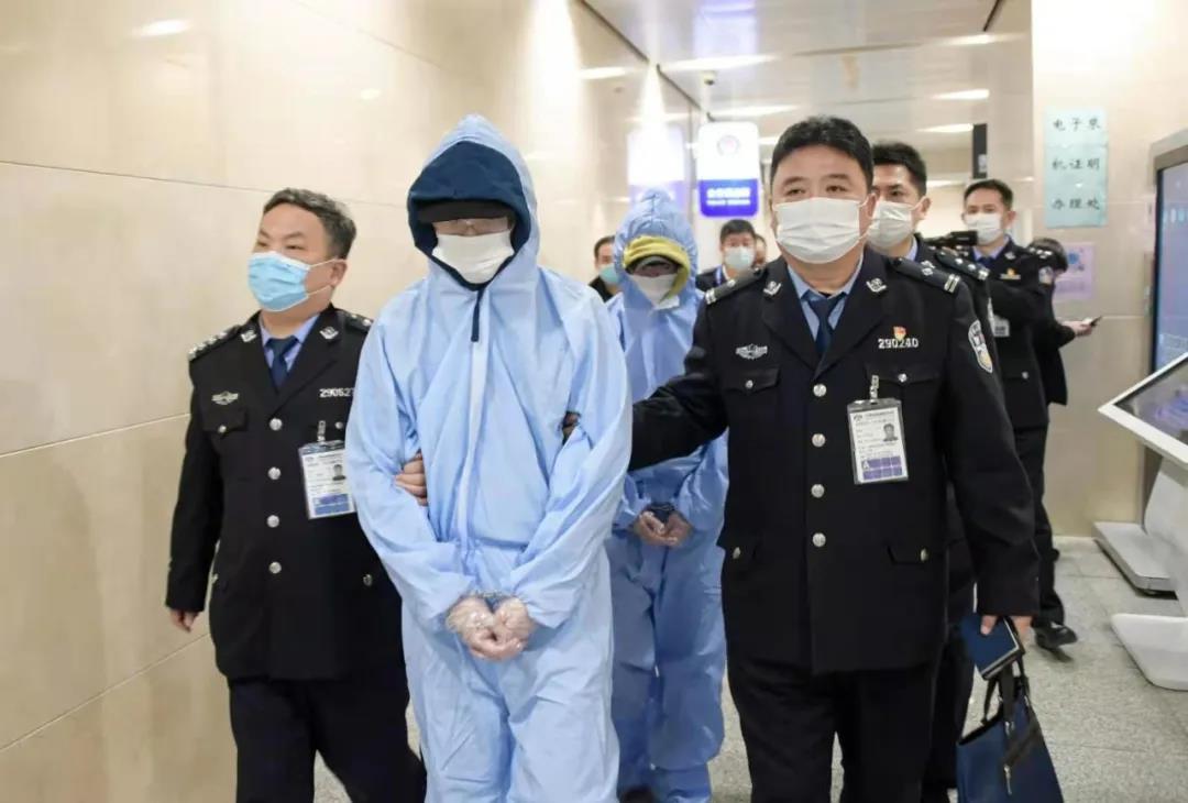 中国警方向韩国移交4名韩国籍红通逃犯