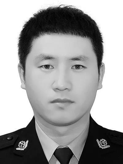 沉痛道别！新疆巴州轮台县公安局辅警杨海辉倒在工作岗位上。