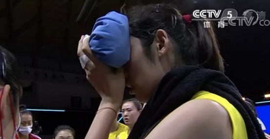 中美女排大战3比0!朱婷眼睛被打红【三分钟法治新闻全知道】