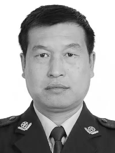 高速交警执勤时被越野车撞倒,不幸牺牲,还有20个月退休