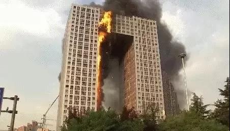 大连凯旋国际大厦火灾原因查明!2人被刑拘【三分钟法治新闻全知道】