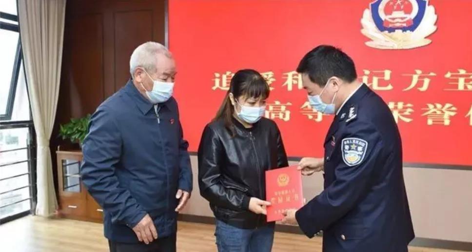 江宁公安分局交警大队横溪中队已故辅警方宝忠追授和追记高等级荣誉。江苏省公安厅追记方宝忠特等功，南京市总工会追授方宝忠“南京市五一劳动奖章”。