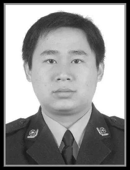 11月19日19时许,所长周慧和同事在城区侦办一起案件时,突发疾病,经抢救无效因公牺牲