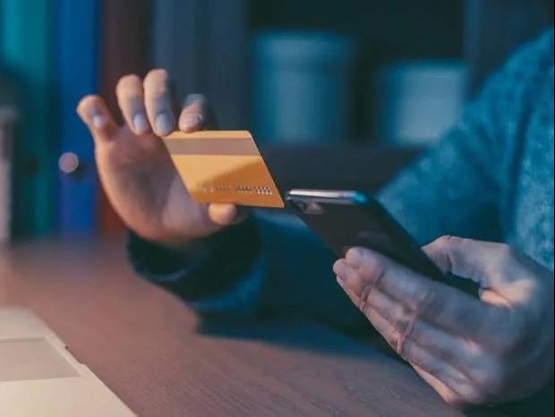 ●“手机贷”还是高利贷?警惕套路贷的新画皮 ● 给监测设备“戴口罩”,掩耳盗铃必自食恶果