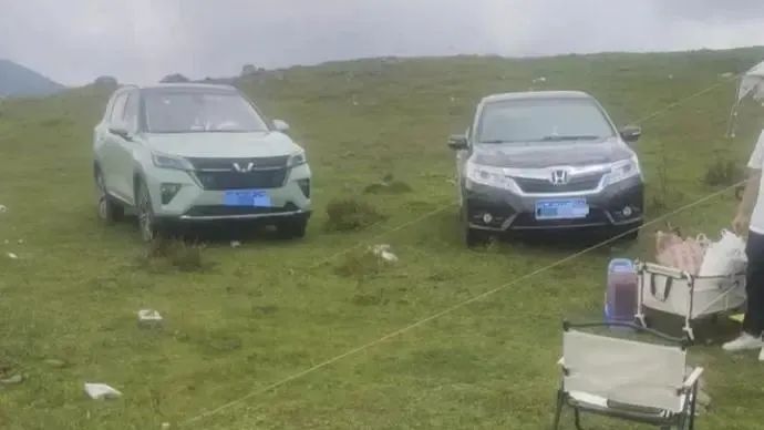 越野不能撒野 ● “山寨”杂志?对论文作假绝不姑息 ● 复制美不妨发现美 ● 投资营销“娱乐化”歪风不可长 ● “熬的是夜,耗的是命”