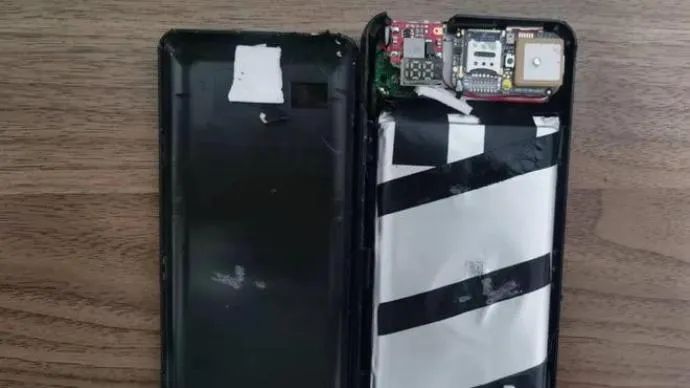 充电宝变窃听器? ● “傍名人”歪风又起? ● 不容低俗漫画腐蚀孩子身心 ● 对不公平格式条款说“不” ● 我们离“种牙自由”还有多远?